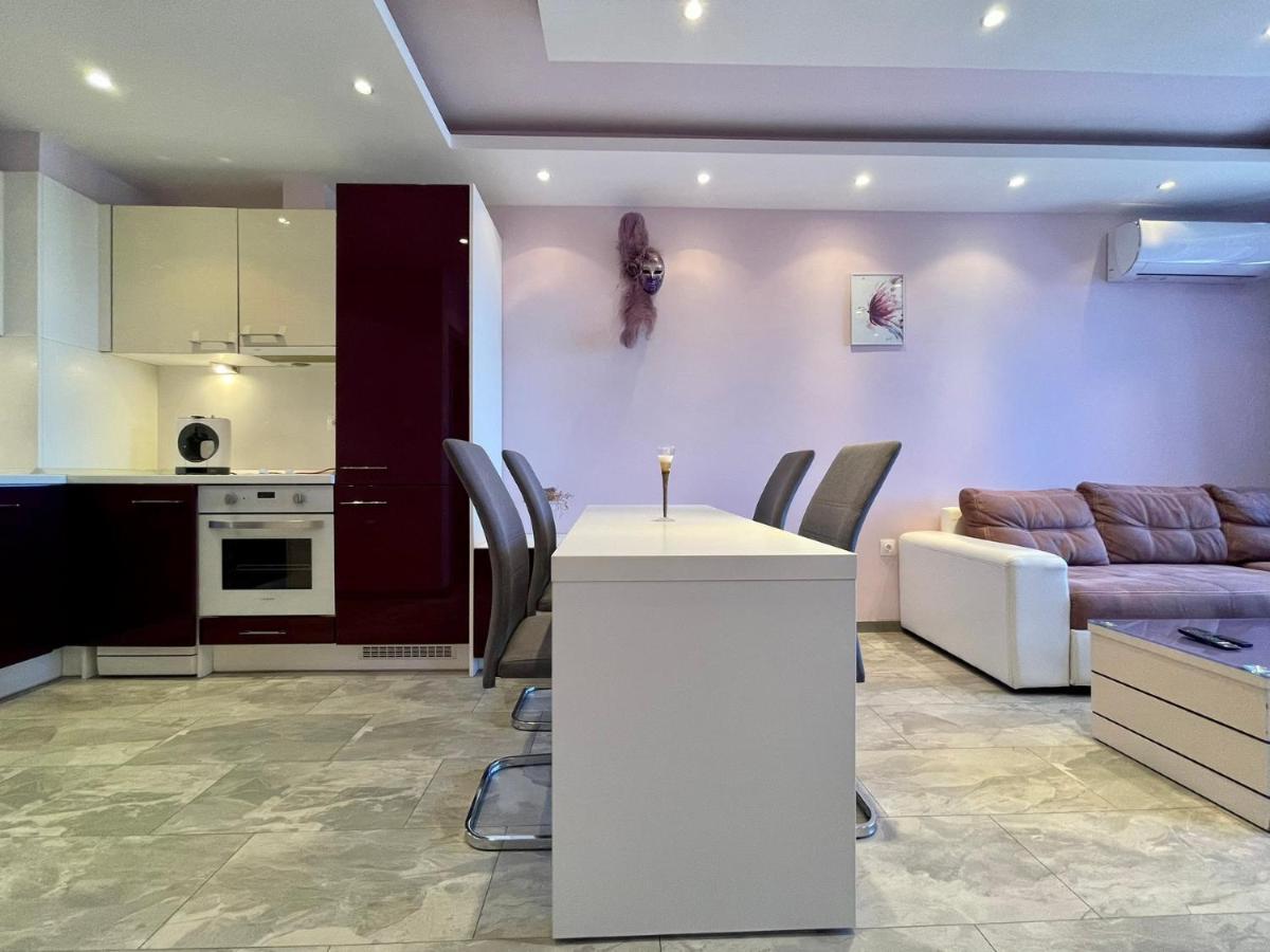 Апартамент Чаролит / Apartment Charoite بورغاس المظهر الخارجي الصورة